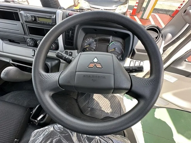 キャンター(三菱)全低床 平ボディ ２ｔ登録済未使用車 19