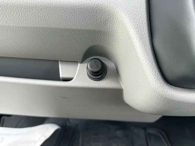 キャンター(三菱)全低床 平ボディ ２ｔ登録済未使用車 22