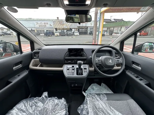 フリード(ホンダ)e：HEV エアー EX ６人乗登録済未使用車 9