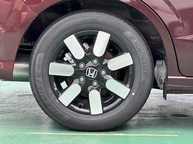 フリード(ホンダ)e：HEV エアー EX ６人乗登録済未使用車 15
