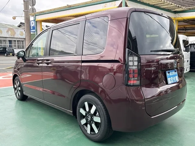 フリード(ホンダ)e：HEV エアー EX ６人乗登録済未使用車 2