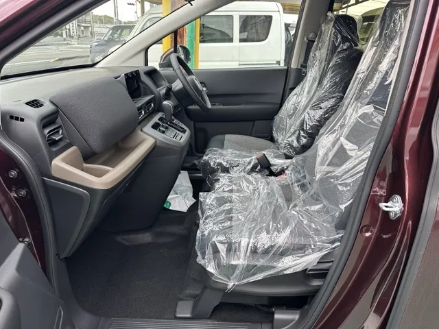 フリード(ホンダ)e：HEV エアー EX ６人乗登録済未使用車 3