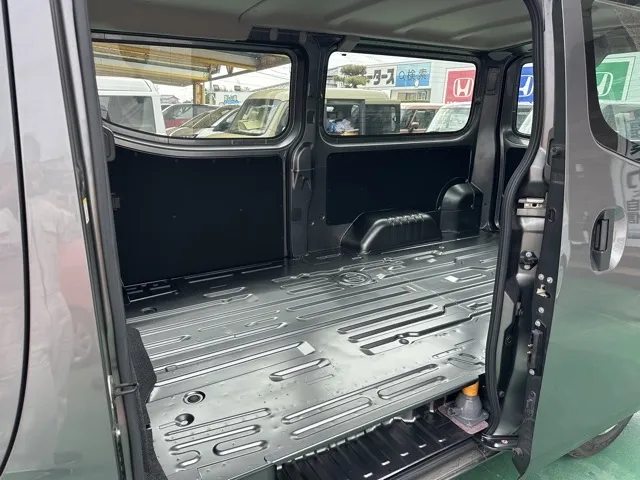 キャラバン(ニッサン)DX EXパック エマージェンシーブレーキレス 3人乗レンタ登録済未使用車 4