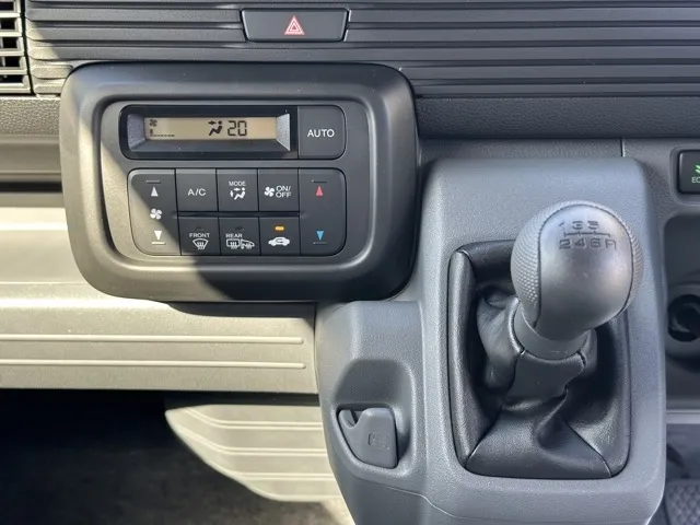 N-VAN(ホンダ)Gタイプ MT ４WD届出済未使用車 14