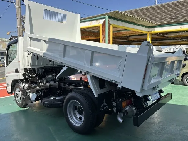 キャンター(三菱)全低床キョウカダンプ ３ｔ登録済未使用車 2