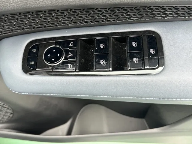 アリア(ニッサン)B6 e-4ORCE登録済未使用車 11