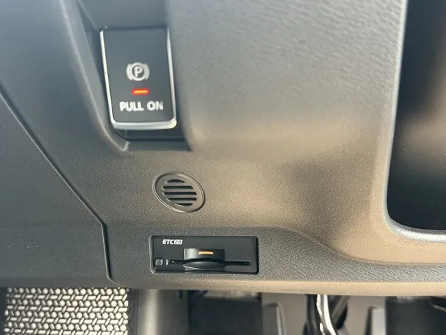 アリア(ニッサン)B6 e-4ORCE登録済未使用車 13