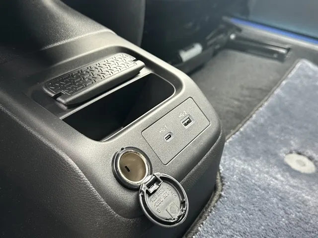 アリア(ニッサン)B6 e-4ORCE登録済未使用車 16
