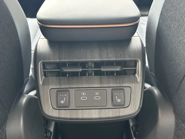 アリア(ニッサン)B6 e-4ORCE登録済未使用車 7