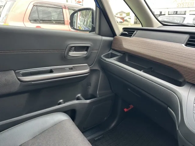 フリード(ホンダ)クロスター中古車 17