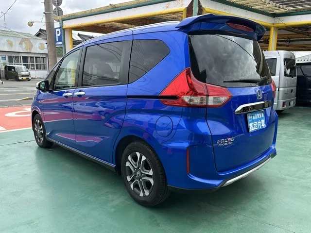 フリード(ホンダ)クロスター中古車 2