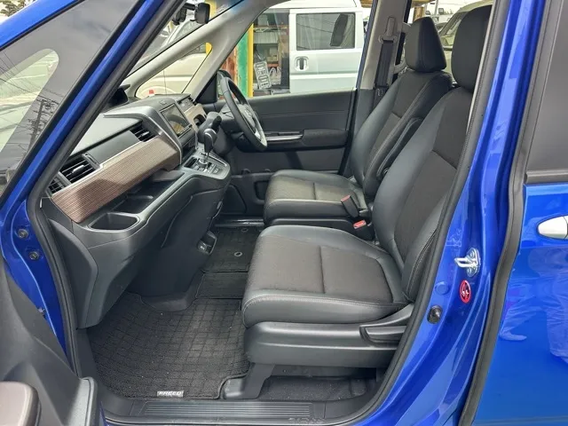 フリード(ホンダ)クロスター中古車 3