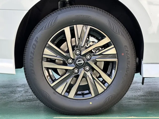 セレナ(ニッサン)eパワーハイウェイスターV 90周年記念車 アラビュー 12.3ナビ登録済未使用車 13