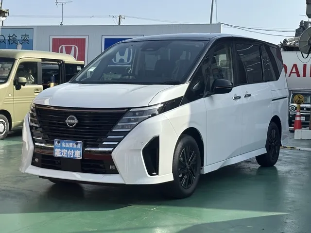 セレナ(ニッサン)eパワーハイウェイスターV 90周年記念車 アラビュー 12.3ナビ登録済未使用車 1