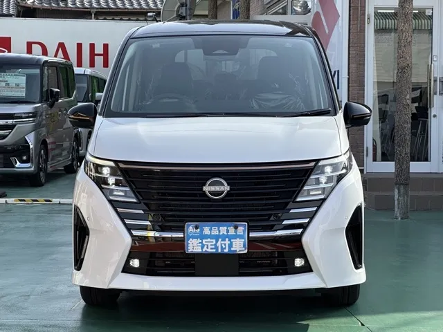 セレナ(ニッサン)eパワーハイウェイスターV 90周年記念車 アラビュー 12.3ナビ登録済未使用車 29