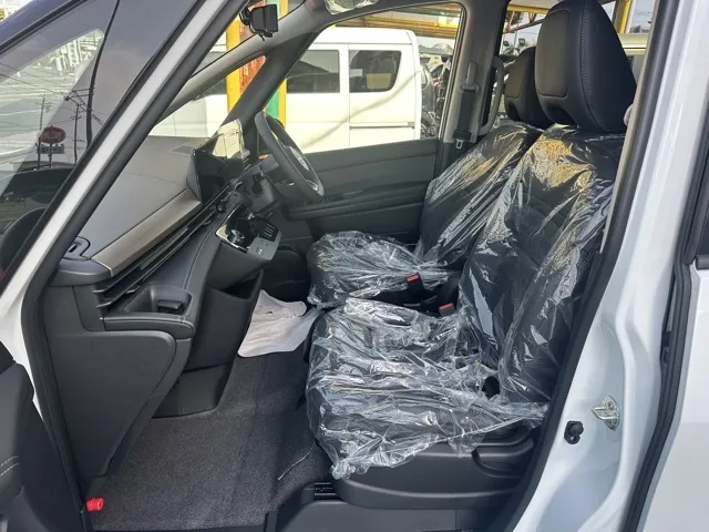 セレナ(ニッサン)eパワーハイウェイスターV 90周年記念車 アラビュー 12.3ナビ登録済未使用車 3