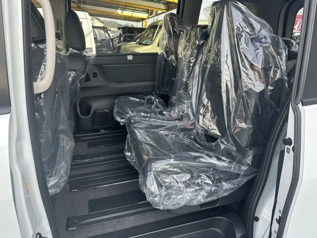 セレナ(ニッサン)eパワーハイウェイスターV 90周年記念車 アラビュー 12.3ナビ登録済未使用車 4
