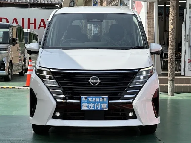 セレナ(ニッサン)eパワールキシオン ホットプラスPKG登録済未使用車 29