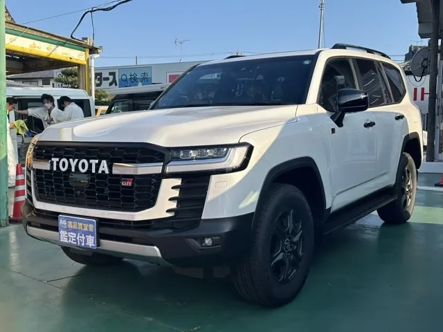 ランドクルーザー(トヨタ)GRスポーツ 7人 ガソリン メーカーOP多数登録済未使用車 1