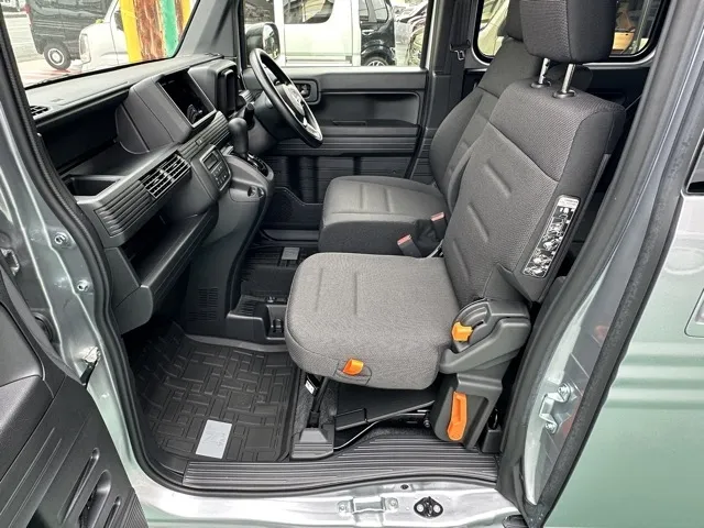 N-VAN(ホンダ)Lタイプ AT ４WD届出済未使用車 3