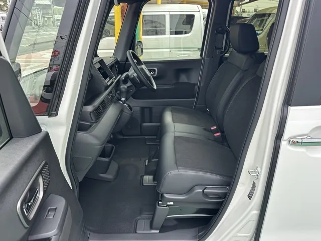N-BOX(ホンダ)N-BOXカスタムターボ届出済未使用車 3