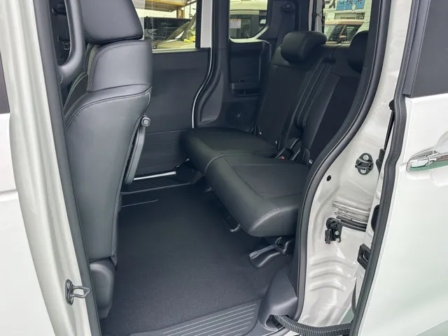 N-BOX(ホンダ)N-BOXカスタムターボ届出済未使用車 4