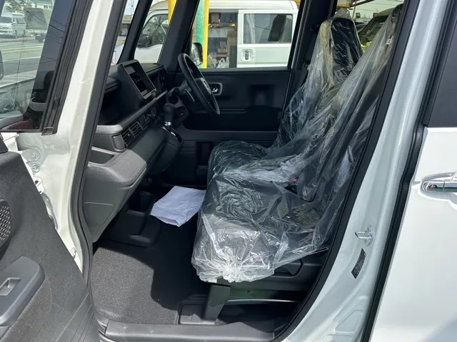N-BOX(ホンダ)N-BOXカスタムターボ届出済未使用車 3