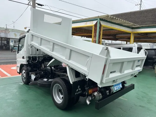 キャンター(三菱)高床キョウカダンプ ３ｔ登録済未使用車 2