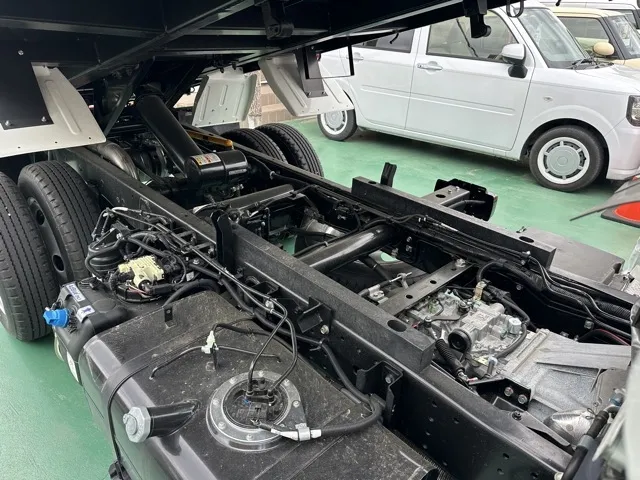 キャンター(三菱)全低床キョウカダンプ ３ｔ登録済未使用車 13