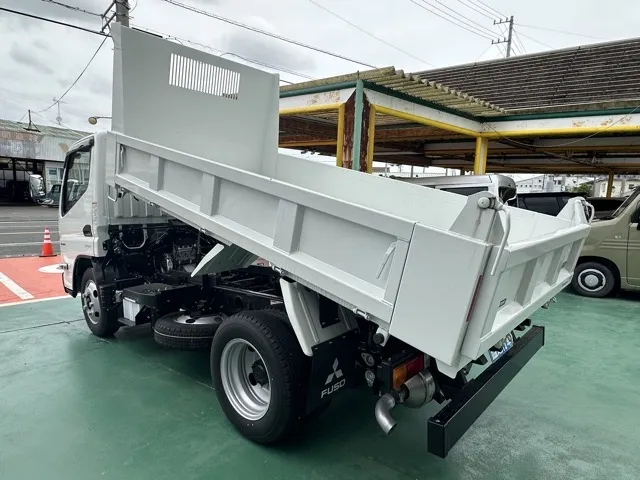 キャンター(三菱)全低床キョウカダンプ ３ｔ登録済未使用車 2