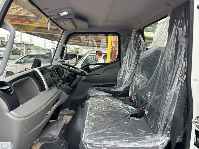 キャンター(三菱)全低床キョウカダンプ ３ｔ登録済未使用車 4
