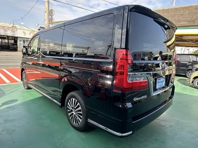 グランエース(トヨタ)プレミアム 6人中古車 2