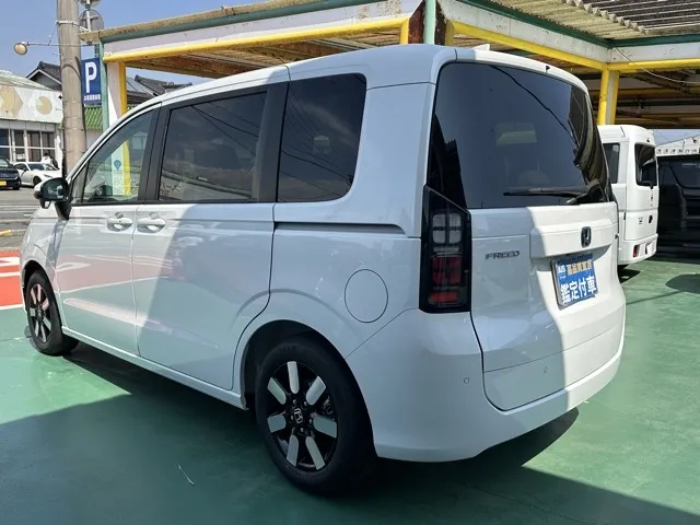 フリード(ホンダ)e：HEV エアー EX ７人乗登録済未使用車 2