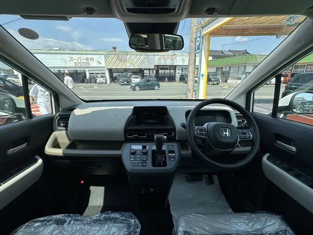 フリード(ホンダ)e：HEV エアー EX ７人乗登録済未使用車 5