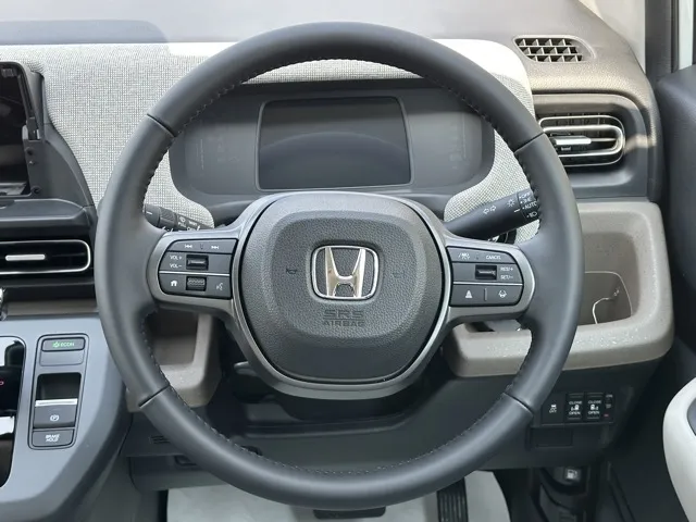 フリード(ホンダ)e：HEV エアー EX ７人乗登録済未使用車 6