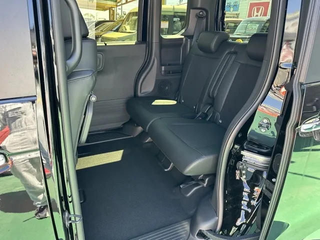N-BOX(ホンダ)N-BOXカスタムターボ届出済未使用車 4