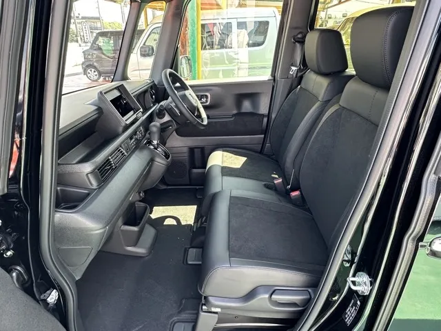 N-BOX(ホンダ)N-BOXカスタムターボ届出済未使用車 3
