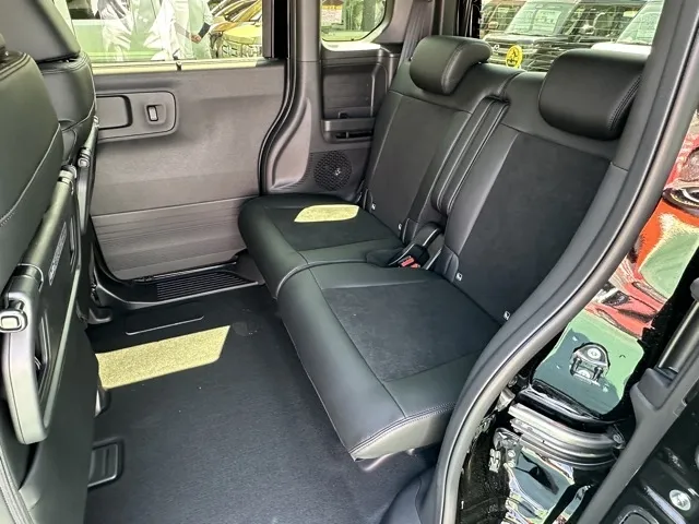 N-BOX(ホンダ)N-BOXカスタムターボ届出済未使用車 4