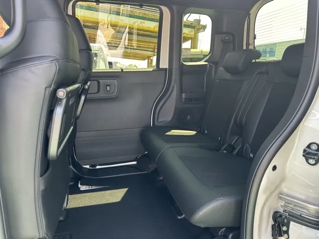 N-BOX(ホンダ)N-BOXカスタムターボ届出済未使用車 4