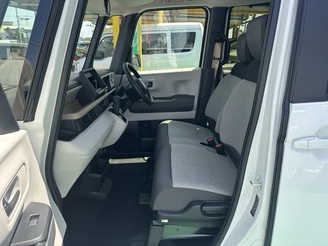N-BOX(ホンダ)N-BOX コンフォートＰ届出済未使用車 3