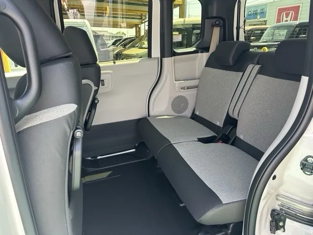 N-BOX(ホンダ)N-BOX コンフォートＰ届出済未使用車 4