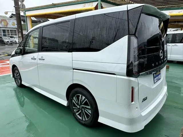 セレナ(ニッサン)ハイウェイスターV アラウンドビューモニター登録済未使用車 2