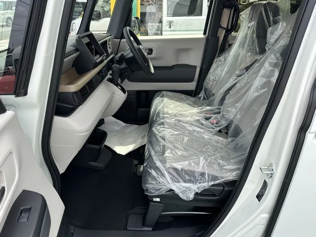 N-BOX(ホンダ)N-BOX コンフォートＰ届出済未使用車 3
