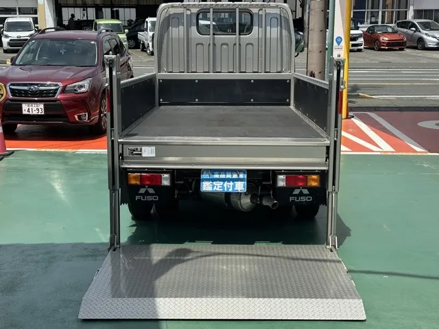 キャンター(三菱)全低床垂直ゲート 平ボディ 2ｔ 5MT登録済未使用車 10