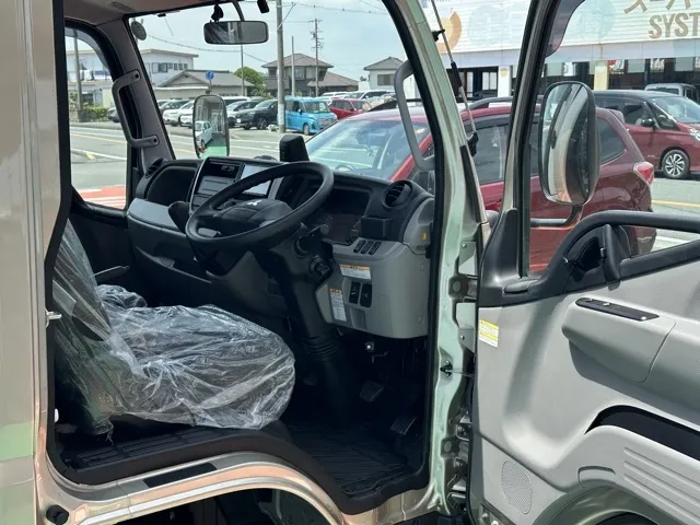 キャンター(三菱)全低床垂直ゲート 平ボディ 2ｔ 5MT登録済未使用車 16