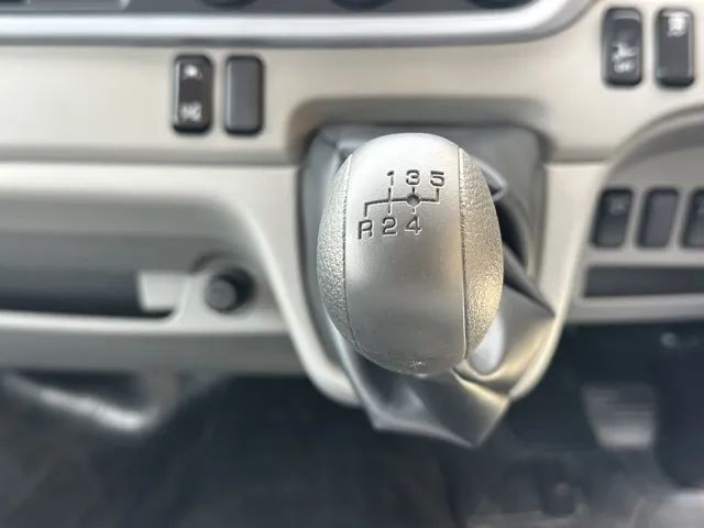 キャンター(三菱)全低床垂直ゲート 平ボディ 2ｔ 5MT登録済未使用車 19