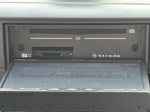 キャンター(三菱)全低床垂直ゲート 平ボディ 2ｔ 5MT登録済未使用車 23