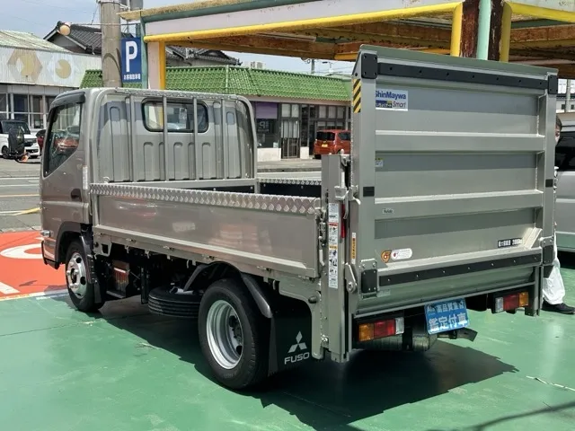 キャンター(三菱)全低床垂直ゲート 平ボディ 2ｔ 5MT登録済未使用車 2