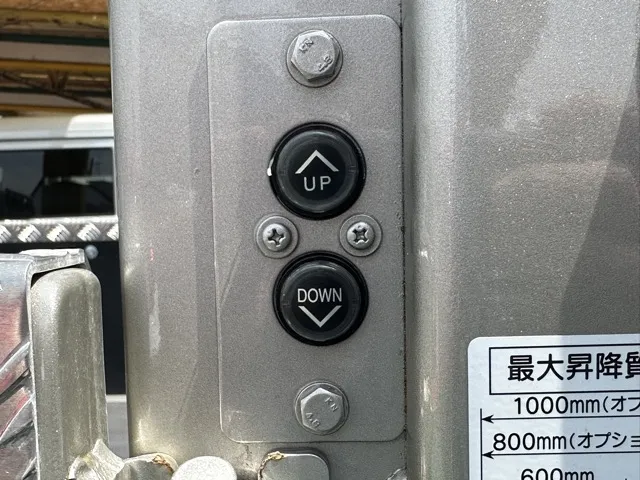 キャンター(三菱)全低床垂直ゲート 平ボディ 2ｔ 5MT登録済未使用車 5