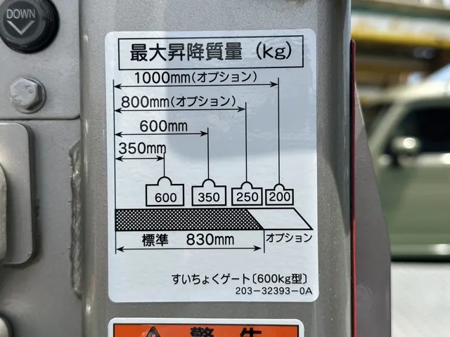 キャンター(三菱)全低床垂直ゲート 平ボディ 2ｔ 5MT登録済未使用車 6
